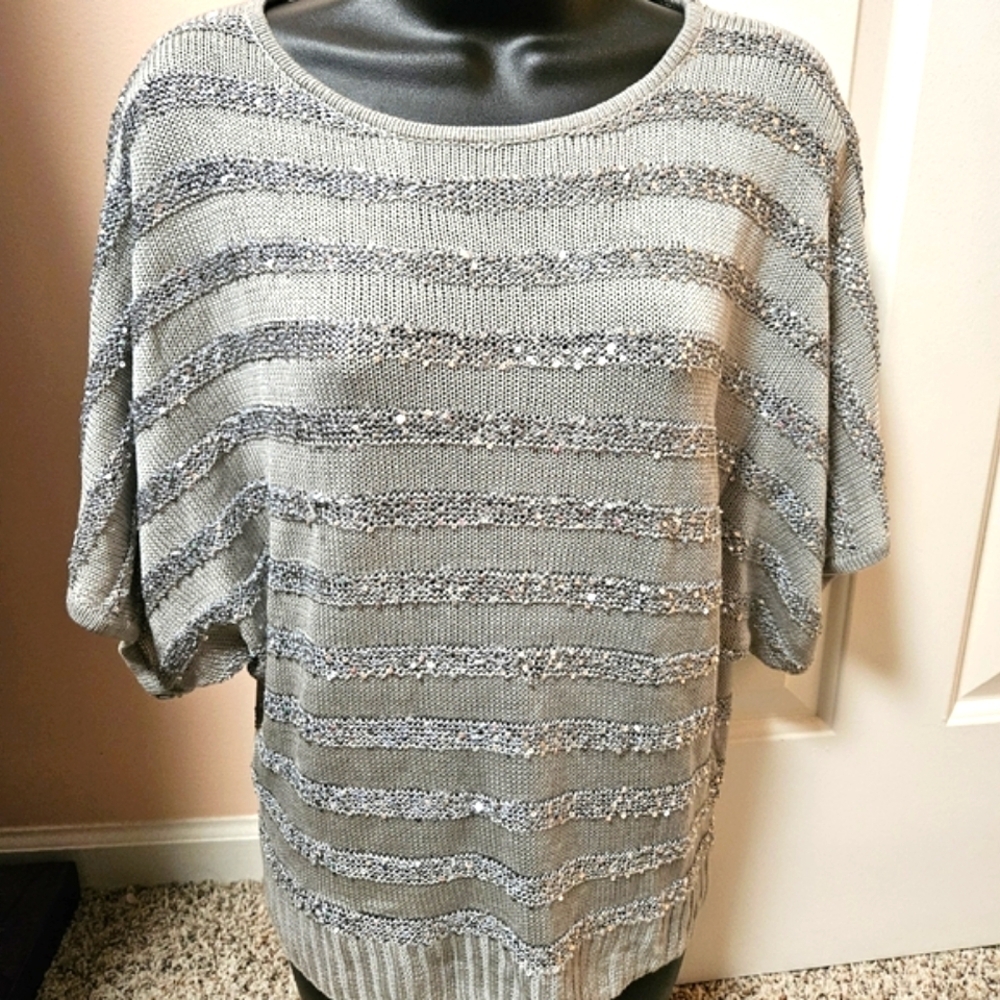 New York & Company Gray Crew Neck Sweater with Textured Design